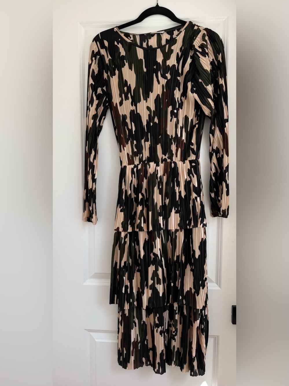 Zara Pleated Tiered Long Sleeve Dress in Black, Cream & Olive, M, NWT